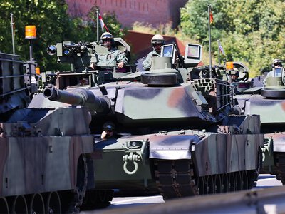 Ulicami Warszawy przeszła defilada z okazji Święta Wojska Polskiego