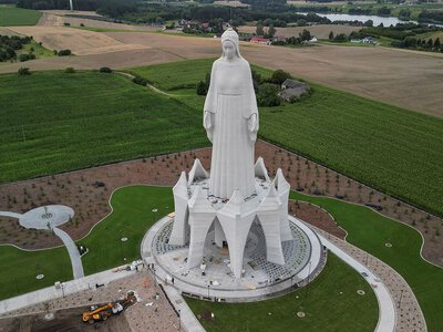Pomnik tak wielki, że przyćmił monumenty z Rio i Świebodzina
