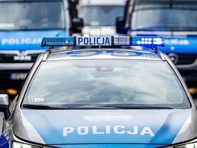 Postrzelił kobietę i uciekł. Policja prowadzi obławę