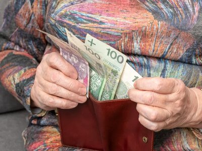 ZUS pokazał dane za pierwsze półrocze. Tyle sięgnęła średnia emerytura