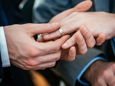 Jednodniowe małżeństwo i renta rodzinna? Oto co mówi prawo