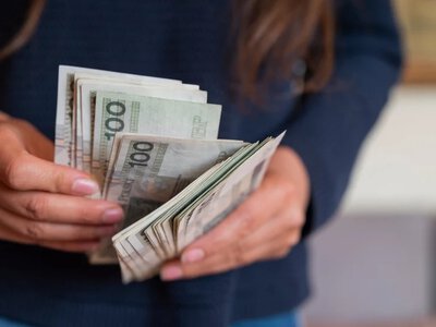 Wzięła 80 tys. zł pożyczki i wypłaciła oszczędności. Bank nie zareagował