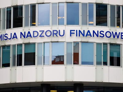 Rekordowa fala oszustw w sieci. KNF: Ponad 17,6 tys. groźnych domen i 1,7 tys. fałszywych reklam