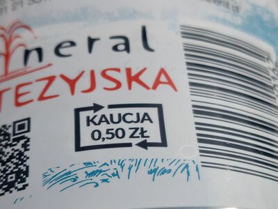 Policja ograła system kaucyjny. A ty stój przy butelkomacie, Polaku