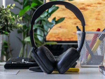 Suszarka na twarz, a rozmówca słyszy sam głos. HP Poly Focus 6 wszędzie tworzy biuro - test