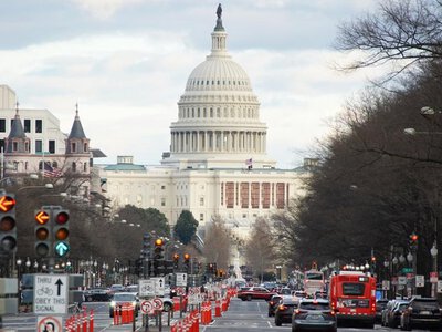Wyścigówki opanują centrum stolicy USA. Zamknięte ulice i wstrzymane loty
