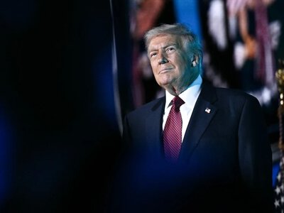Cios za ciosem. Czarny sierpień Donalda Trumpa