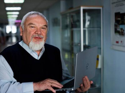 Ryszard Tadeusiewicz, profesor AGH: Zadziwiające umiejętności pszczół