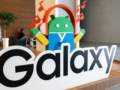 Samsung aktualizuje 9-letnie smartfony. To ktoś jeszcze ich używa?