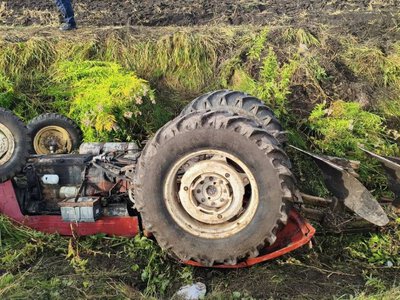 Tragedia podczas nocnych prac polowych. Młody rolnik nie żyje