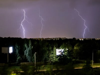 Ciężka noc nad Polską, silne deszcze i burze. Najwyższy stopień zagrożenia