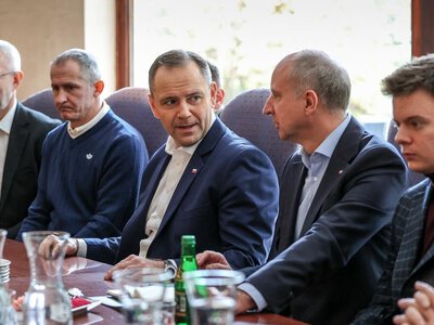 Nawrocki organizuje spotkania dla inteligencji. Aż trudno uwierzyć, jak się tam zachowuje