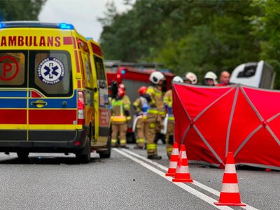Śmiertelne zderzenie z busem. Zablokowana droga