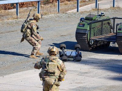 Rosja ma werbować europejskie gangi. Na celowniku fabryki broni