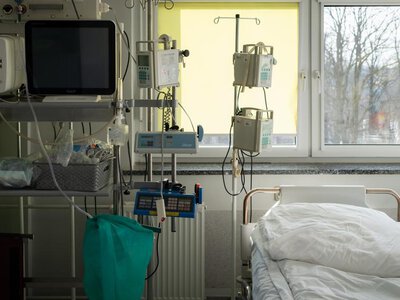 Setki uwag do nowej ustawy o zarobkach lekarzy. To strzelanie z armaty do wróbli