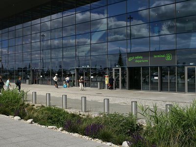 Pilot stracił kontakt z wieżą. Loty w Katowicach i Krakowie wstrzymane