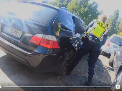 Dziecko uwięzione w rozgrzanym aucie. Dramat na parkingu w Szczecinie