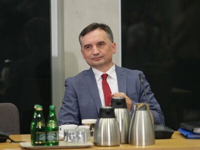 Ziobro przyznaje, zgodził się na 450 tys. zł. Wskazał byłego funkcjonariusza CBA