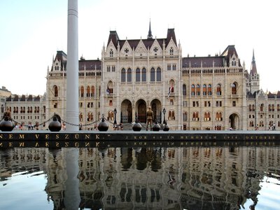 Plany przyjęcia euro do 2030 r. Mimo dziedzictwa poprzedniego premiera