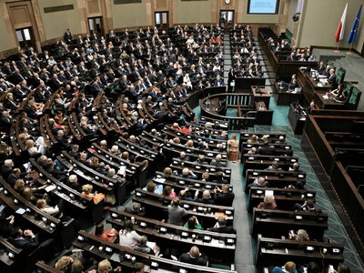 Sondaż IBRiS: KO z największym poparciem, najwięcej zyskuje Razem