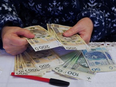 Zwalniają z tej opłaty. Wystarczy emerytura mniejsza niż 4616,56 zł