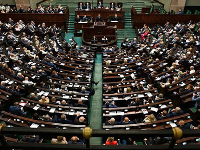 Układ sił się zmienia. Jedna partia wyraźnie rośnie