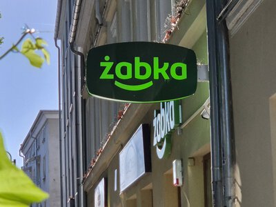 Miliardy z Żabki mogą trafić do rajów podatkowych. Zyska Dino