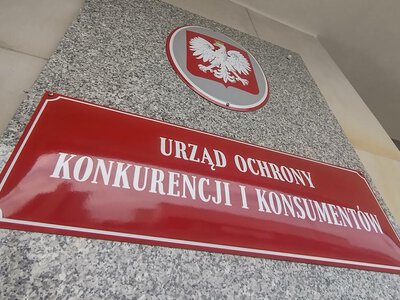UOKiK uderza w znaną warszawską uczelnię prywatną. Chodzi o nielegalne podwyżki czesnego
