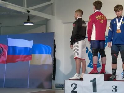 Ukrainiec został na podium, gdy grali rosyjski hymn. Zaprotestował inaczej