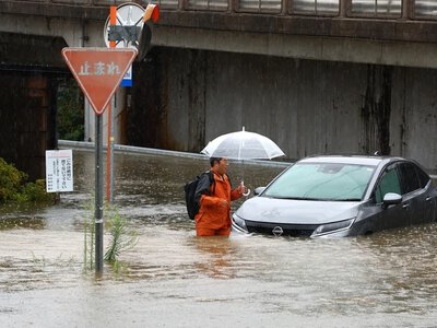 Ulewne deszcze w Japonii. Zagrożonych setki tysięcy ludzi