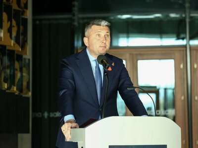 Koniec balu. Fala komentarzy polityków w sieci po zatrzymaniu Piesiewicza