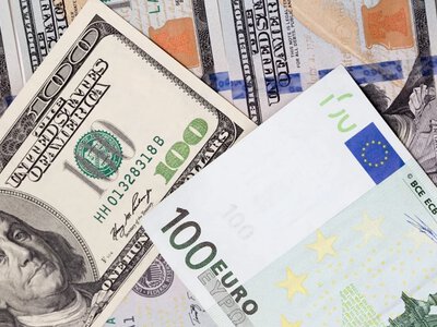 Euro, dolar i funt w górę. Złotówka zareagowała natychmiast