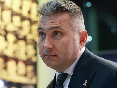Piesiewicz w rękach prokuratury. W tle drogi zegarek i Zondacrypto