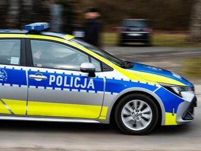 Wystarczy, że policjanci użyją syreny w ten sposób. Narażają się na mandat