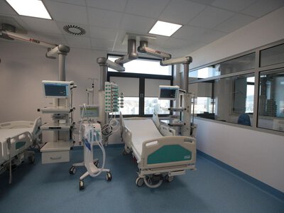 Jest opinia biegłych ws. zmarłej 82-latki. W tle sprawa męża Elżbiety Witek