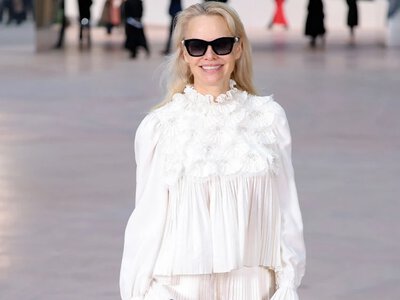 Pamela Anderson pokazała manicure. Glass Nails to hit dla minimalistek