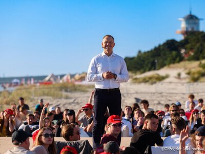 Prezydent Nawrocki z ważnym przesłaniem do młodzieży w Juracie