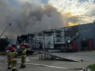 Kłęby dymu nad Trójmiastem. Spłonęła wielka hala z zabawkami