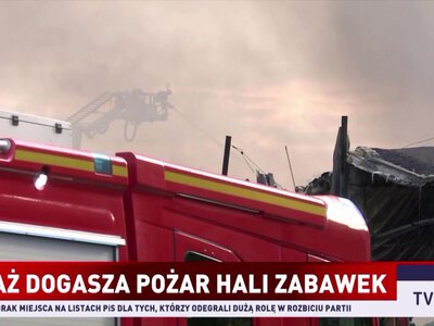 Kłęby dymu nad Trójmiastem. Trwa dogaszanie pożaru hali z zabawkami