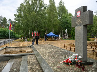Pogrzeb na Wołyniu. Szczątki zamordowanych Polaków spoczęły w Ostrówkach