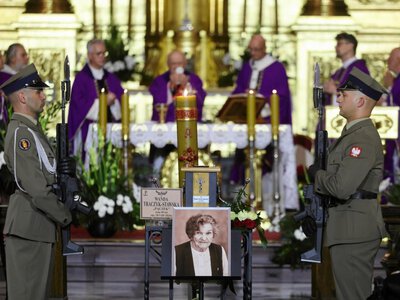 Tłumy żegnają Wandę Traczyk-Stawską. Padły słowa o uleczeniu ran podziału