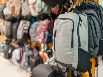 Kultowy producent plecaków upada. Przegrał z tańszymi wyrobami z Azji