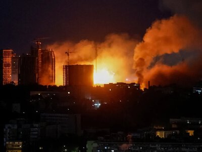 Wróg odpalił rakiety. Kijów w płomieniach, kłęby dymu nad miastem