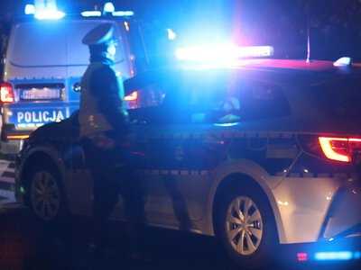 Przez wiele dni leżał martwy w mieszkaniu w Biesku-Białej. Na korytarzu śmierdzi