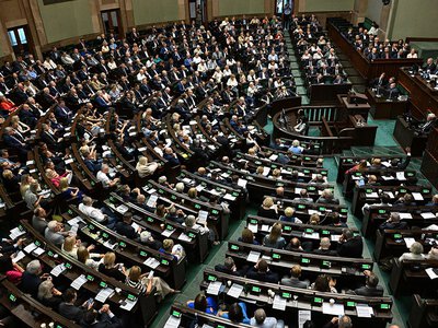 KO na czele, ale bez szans na większość. Nowy sondaż po aferze Zondacrypto