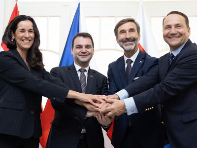Szef MSZ na V4: Moskwa chce przekonać, że jest na wojnie z Zachodem