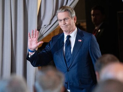 Człowiek Trumpa spotkał się z rosyjskim ministrem. Teraz się tłumaczy