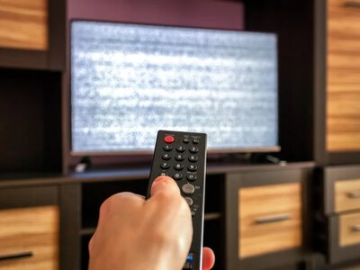 Zmarły opłacał telefon, telewizję lub streaming? Tego nie można przeoczyć