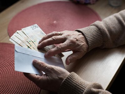 Zmiany w wypłatach emerytur. Dwie grupy dostaną pieniądze wcześniej