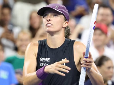 Dwusetowy mecz Świątek z półfinalistką Roland Garros. Deklasacja na koniec